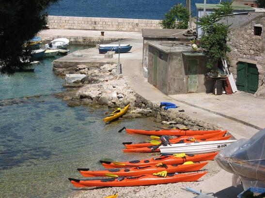 island_lunch_stop