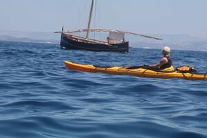 Vis Island kayaking